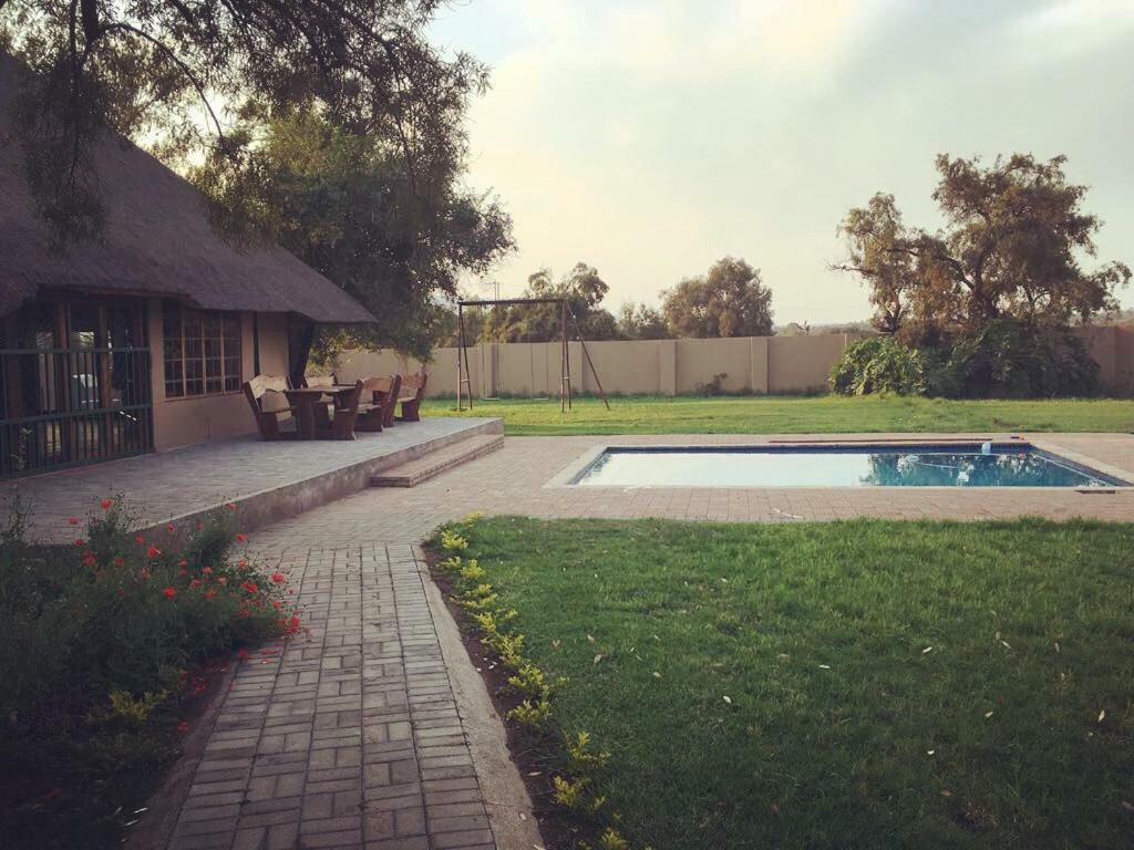 Esmarline Lodge Brits Exterior photo